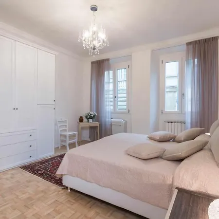 Ghibellina With 2 Bedrooms * Florencja
